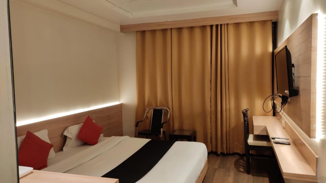 Hotel Poseidon Inn 러크나우 외부 사진